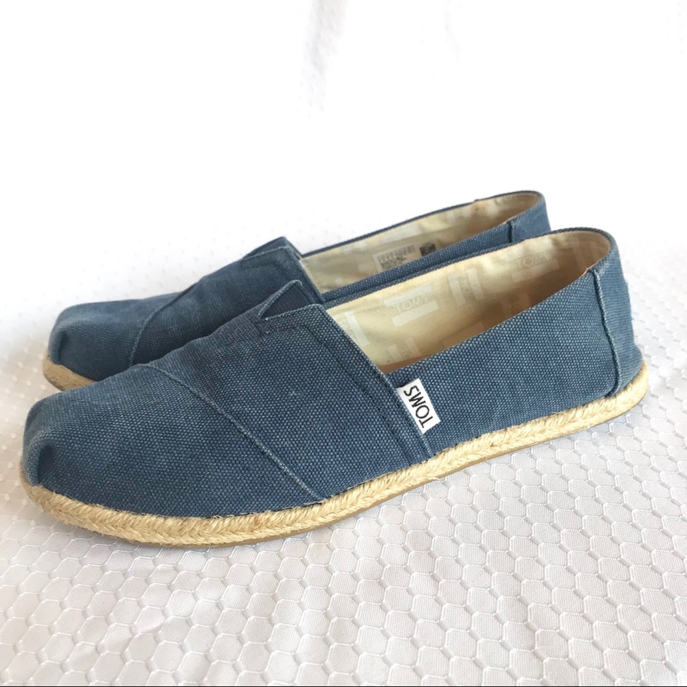 TOMS Classic Navy Flat Canvas Shoe